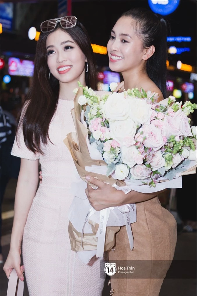 Đỗ Mỹ Linh, Phương Nga và người hâm mộ đón Tiểu Vy trở về từ Miss World-8