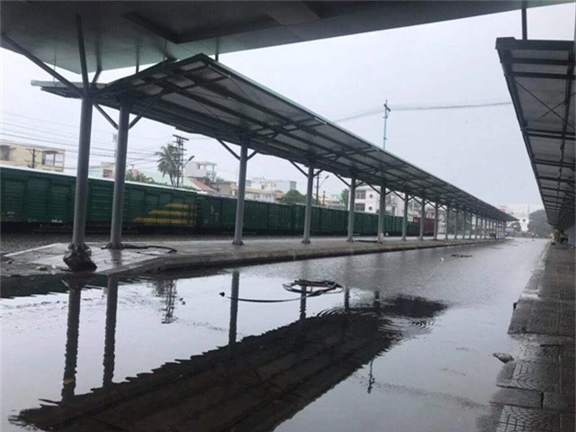 Nhà ga đường sắt Đà Nẵng ngập nước
