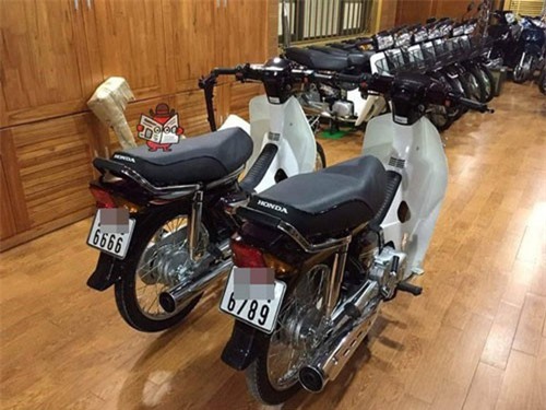 "Choáng ngợp" trước dàn xe Dream II với biển số khủng, dân mạng liên tục trầm trồ chia sẻ