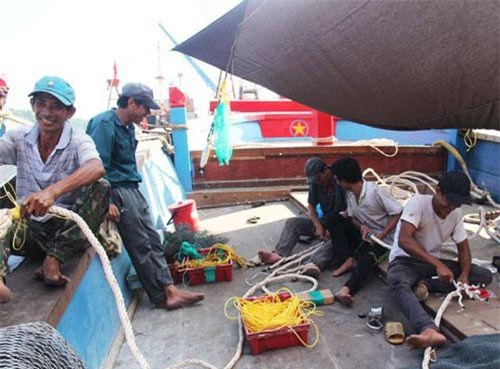 Nghệ An: "Tìm mỏi mắt" kiếm lao động... đi biển