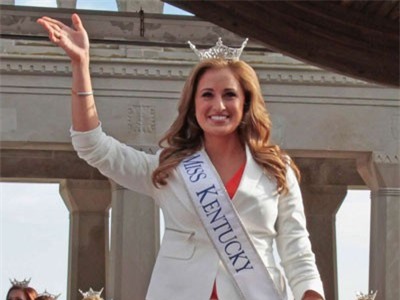 Mỹ: Cựu hoa hậu hầu tòa vì gửi ảnh khỏa thân cho thiếu niên 15 tuổi