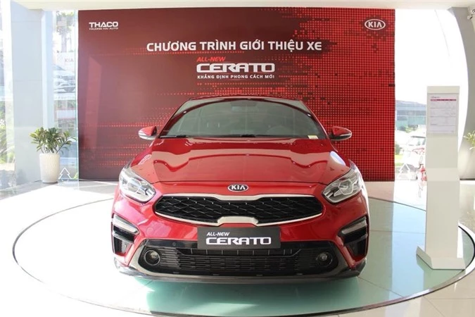 Kia Cerato 2019 ra mắt tại Việt Nam, giá từ 559 triệu đồng. Mẫu xe Kia Cerato 2019 được bán tại thị trường Việt Nam với 4 phiên bản có mức giá từ 559-675 triệu đồng. Các đại lý khẳng định sẽ có xe giao trước Tết. (CHI TIẾT)