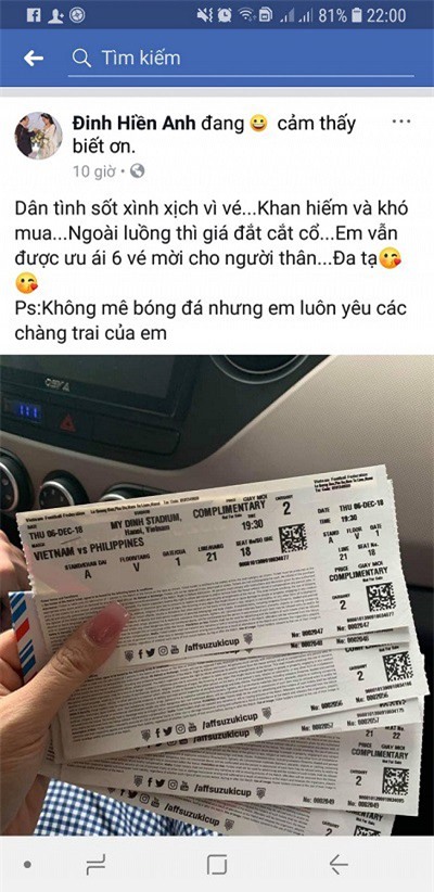 Vợ thứ trưởng khoe vé bóng đá có... hại chồng?