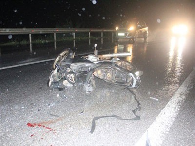 Truy tìm ô tô chạy tốc độ cao gây tai nạn liên hoàn rồi bỏ trốn