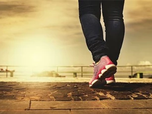 Công ty Trung Quốc phạt tiền nhân viên nếu không đủ hạn mức... đi bộ