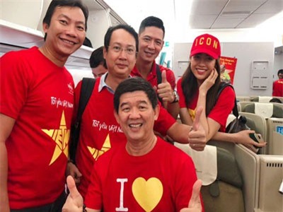 Á hậu Lệ Hằng, Bình Minh, Kiều Linh… sang Malaysia cổ vũ Đội tuyển Việt Nam