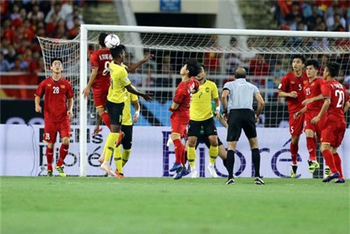 ĐT Việt Nam mặc áo “Thần Tài” ở chung kết lượt đi với Malaysia