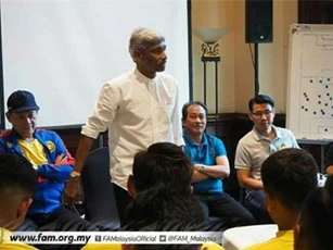Cựu HLV Malaysia: Việt Nam có phong cách giống Thái Lan