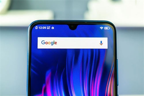 Smartphone màn hình giọt nước, camera kép giảm giá mạnh ở Việt Nam