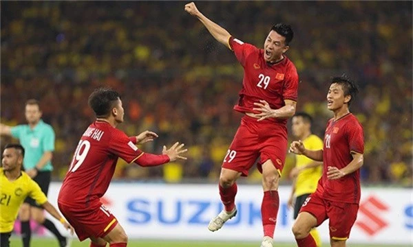 Chấm điểm cầu thủ Việt Nam ở chung kết lượt đi AFF Cup 2018 gặp Malaysia: Hùng, Huy, Hoàng, Hải hay. Đức quá đỉnh - Ảnh 4.