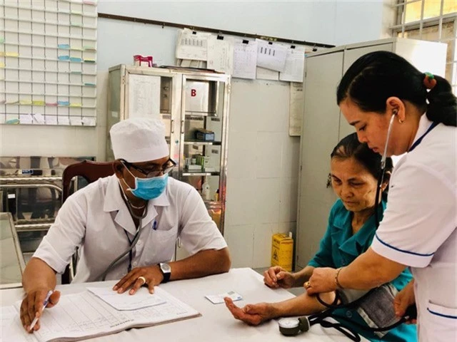 Nhiều Trạm Y tế xã có ngày tiếp nhận 30 - 40 bệnh nhân.