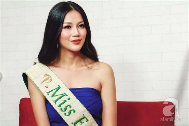 Hoa hậu Trái đất Phương Khánh bật khóc, xúc động phủ nhận tin đồn vô ơn, mua giải - Ảnh 3.