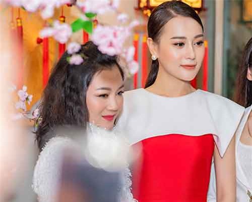 'Quỳnh búp bê' Phương Oanh sút 5 kg vì liên tục chạy show