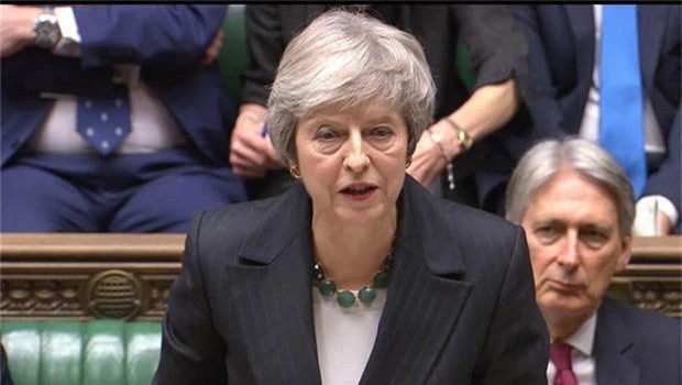 Thủ tướng Anh Theresa May tuyên bố tạm hoãn bỏ phiếu tại Hạ viện thông qua kế hoạch Brexit (Ảnh: CBS)
