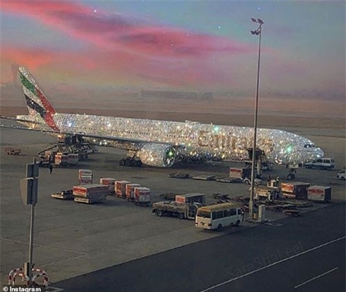 Sự thật chiếc máy bay dát kim cương của hãng hàng không Emirates