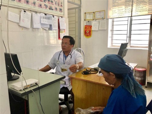 Được “phổ cập” công nghệ thông tin, trạm y tế xã “hút” người bệnh