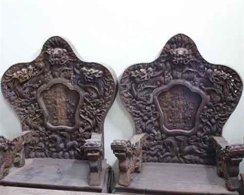 Bộ bàn ghế gỗ trắc nặng 8 tạ, đại gia trả 3,2 tỷ đồng chủ nhân vẫn chưa bán