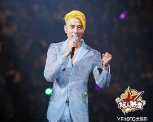 Quách Phú Thành tậu xe 1 triệu USD mừng vợ bầu, phim thắng lớn