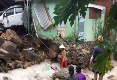 9 người chết và mất tích trong đợt mưa lũ ở Trung Bộ