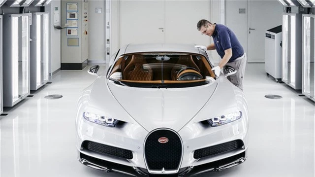 Cùng Shmee150 khám phá nhà máy sản xuất siêu xe Bugatti Chiron. YouTuber đình đám nhất làng siêu xe toàn cầu là Shmee150 đã có cơ hội hiếm có là tham quan nhà máy Molsheim của Bugatti tại Pháp hiện đang đảm trách việc lắp ráp siêu xe Chiron. (CHI TIẾT)