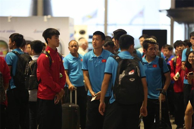 Đội tuyển Việt Nam rời Malaysia trở về nước