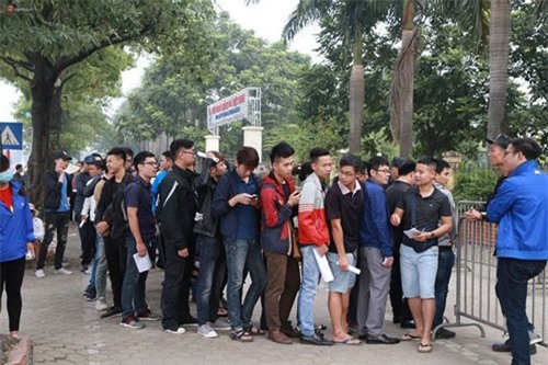 'Chợ đen' nhộn nhịp, VFF nói vé chung kết AFF Cup chưa về Việt Nam