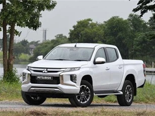 XE HOT QUA ẢNH (12/12): Mitsubishi Triton 2019 về Việt Nam, chốt thời điểm ra mắt Hyundai Santa Fe 2019