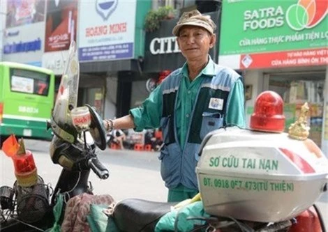 Trạm y tế đi động đã cứu giúp nhiều người gặp nạn giữa đường.