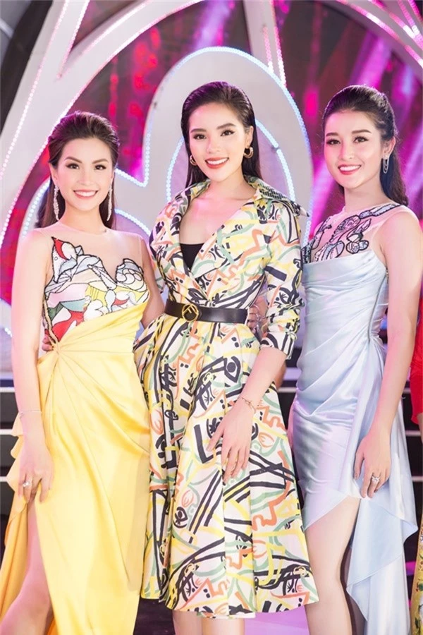 Top 3 Hoa hậu Việt Nam 2014 trong một lần hội ngộ mới đây. Sau 4 năm, cả ba người đẹp có nhiều thay đổi về nhan sắc, cuộc sống.