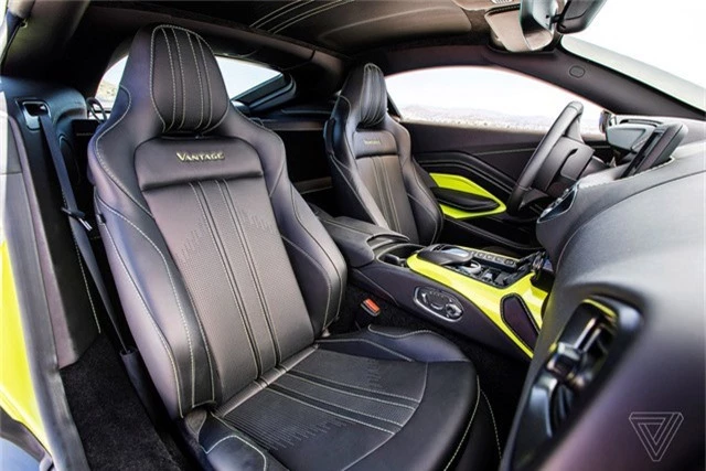 HOT: Đồng loạt khui công hai xe Aston Martin chính hãng, có V8 Vantage thế hệ mới nhất - Ảnh 10. HOT: Đồng loạt khui công hai xe Aston Martin chính hãng, có V8 Vantage thế hệ mới nhất - Ảnh 10.