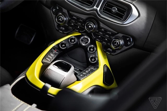 HOT: Đồng loạt khui công hai xe Aston Martin chính hãng, có V8 Vantage thế hệ mới nhất - Ảnh 11. HOT: Đồng loạt khui công hai xe Aston Martin chính hãng, có V8 Vantage thế hệ mới nhất - Ảnh 11.
