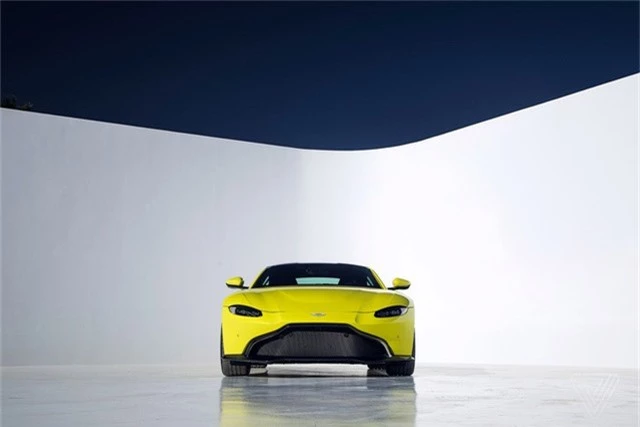 HOT: Đồng loạt khui công hai xe Aston Martin chính hãng, có V8 Vantage thế hệ mới nhất - Ảnh 4.