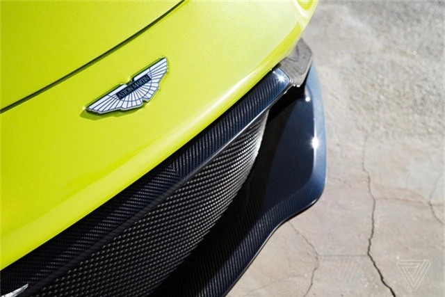 HOT: Đồng loạt khui công hai xe Aston Martin chính hãng, có V8 Vantage thế hệ mới nhất - Ảnh 7. HOT: Đồng loạt khui công hai xe Aston Martin chính hãng, có V8 Vantage thế hệ mới nhất - Ảnh 7.
