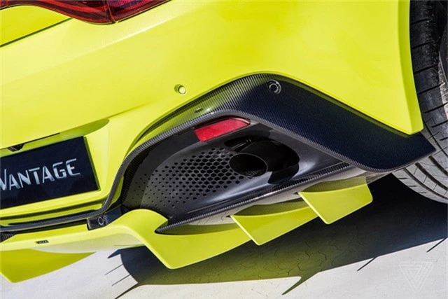HOT: Đồng loạt khui công hai xe Aston Martin chính hãng, có V8 Vantage thế hệ mới nhất - Ảnh 9. HOT: Đồng loạt khui công hai xe Aston Martin chính hãng, có V8 Vantage thế hệ mới nhất - Ảnh 9.