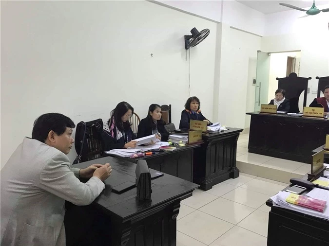 Quang cảnh phiên tòa vụ kiện hành chính, Tòa án ND TP.Hà Nội ngày 10/12/2018.