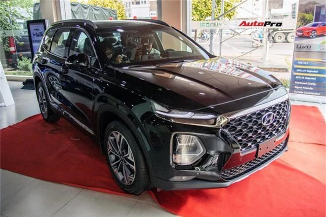 Hyundai Santa Fe 2019 hẹn ngày ra mắt, tung 1.000 xe cho khách Việt chơi Tết. Tới đầu năm 2019, Hyundai Santa Fe mới ra mắt khách hàng Việt. Thời điểm này chỉ cách Tết Nguyên Đán chưa đầy 3 tuần (CHI TIẾT)