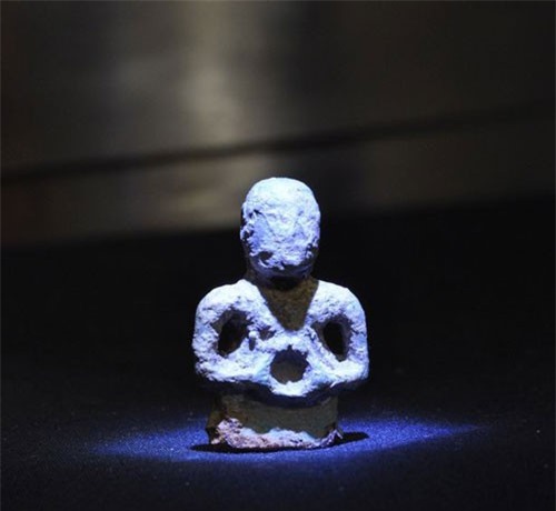 Phát hiện tượng thần bằng kim loại 2.000 năm tuổi của người Celt