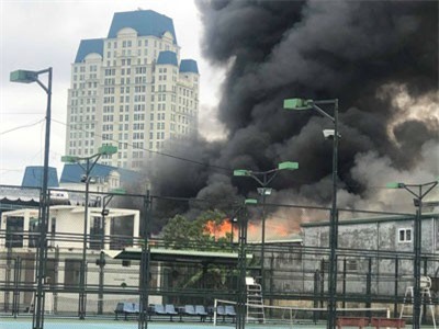 Đang cháy lớn ngay sát trụ sở Liên đoàn Bóng đá Việt Nam