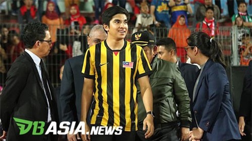 Bộ trưởng 26 tuổi của Malaysia sang Việt Nam cổ vũ trận chung kết lượt về