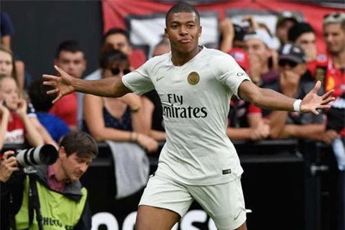 Tiền vệ phải: Kylian Mbappe (PSG).