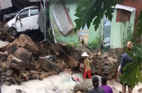 13 người thiệt mạng, hơn 33.500 nhà bị ngập do mưa lũ ở Trung Bộ