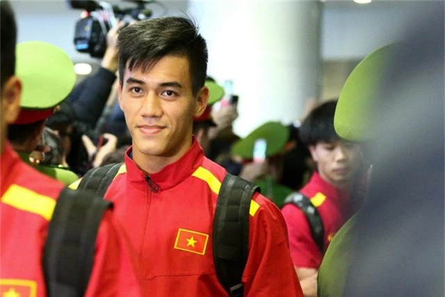  Tiền đạo Tiến Linh, anh cũng được thi đấu ở trận chung kết lượt đi sau khi vào thay Đức Chinh ở đầu hiệp hai. 