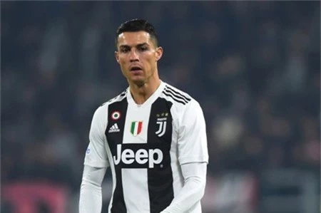 CR7 đi nhà thờ không phải để bàn chuyện tổ chức đám cưới