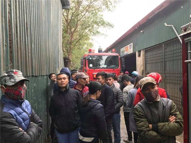 Đang cháy lớn ngay sát trụ sở Liên đoàn Bóng đá Việt Nam - Ảnh 8.