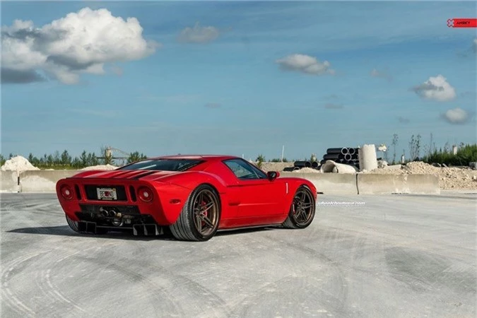 Ngỡ ngàng với Ford GT đời cũ mạnh hơn 2.000 mã lực ảnh 10