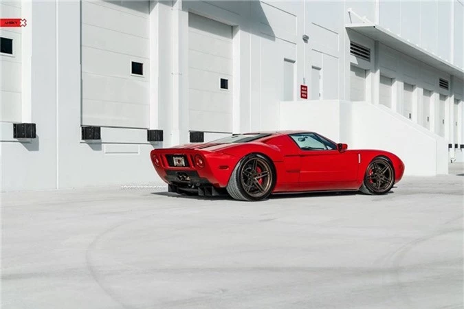 Ngỡ ngàng với Ford GT đời cũ mạnh hơn 2.000 mã lực ảnh 7