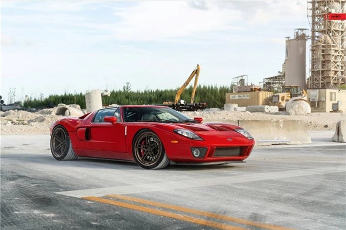 Ngỡ ngàng với Ford GT đời cũ mạnh hơn 2.000 mã lực ảnh 9