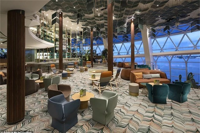 Có rất nhiều điểm của Celebrity Edge gây ấn tượng với các thành viên Cruise Critic, trong đó có Eden (ảnh). Đó là một nhà hàng với chủ đề vườn tuyệt đẹp nơi phục vụ các trải nghiệm ăn tối đáng nhớ.