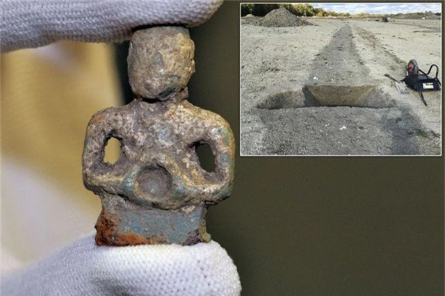 Phát hiện tượng thần bằng kim loại 2.000 năm tuổi của người Celt - Ảnh 1.