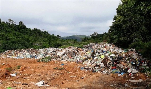 Bải xử lý rác thải huyện Minh Hóa (Ảnh: M.V).